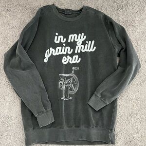 Women’s sweatshirt size medium